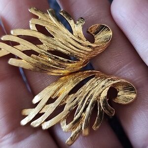 VTG Monet Gold-Tone Women's Clip Earrings